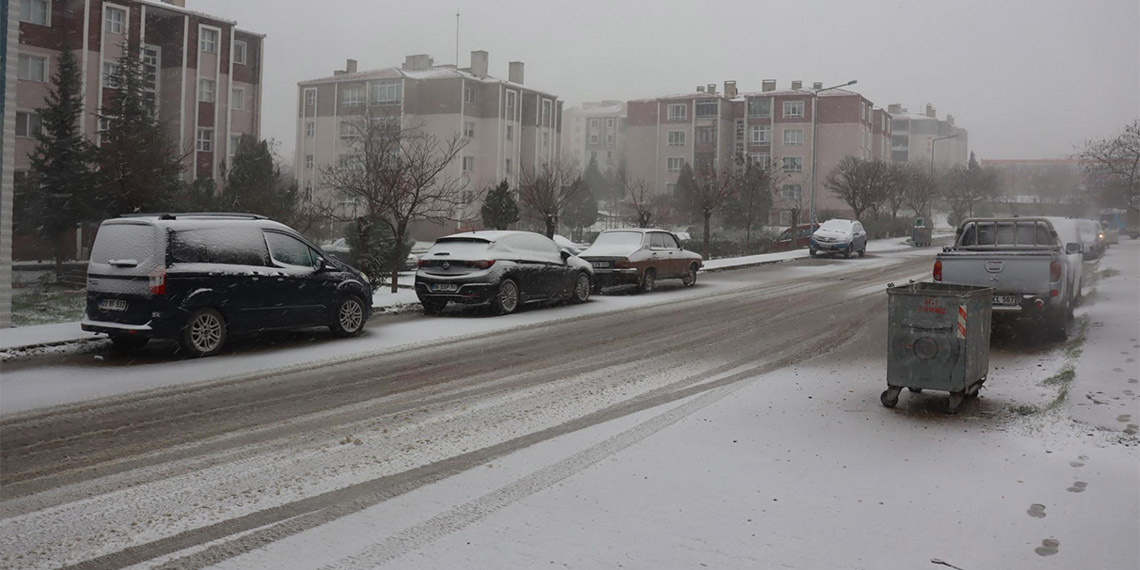 Tekirdağ'da kuvvetli rüzgar ve kar yağışı