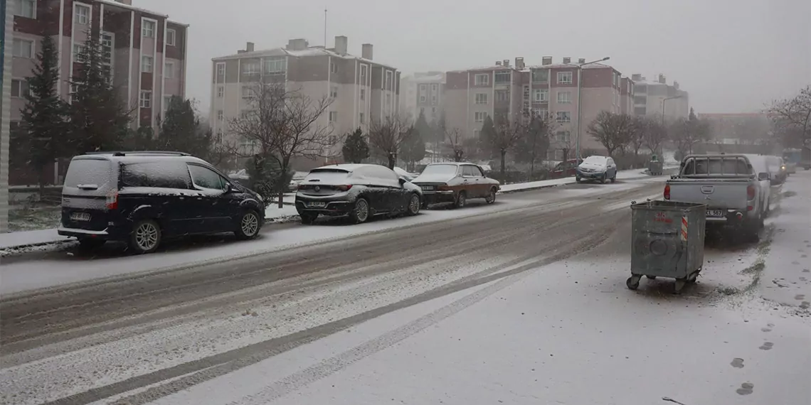 Tekirdağ'da kuvvetli rüzgar ve kar yağışı