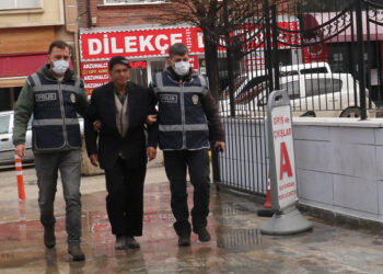 Türk bayrağını söküp çöpe atan şüpheli gözaltında