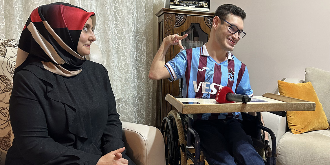 Doğuştan engelli Burak ‘Bana da her yer Trabzon’ adlı kitap yazdı