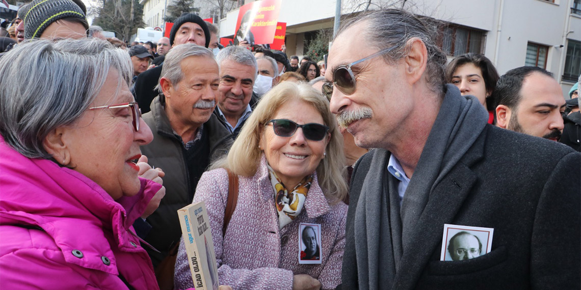 Uğur Mumcu ölümünün 31'inci yıl dönümünde evinin önünde anıldı