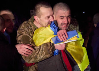 230 Ukraynalı esir ve 248 Rus esir ülkesine döndü