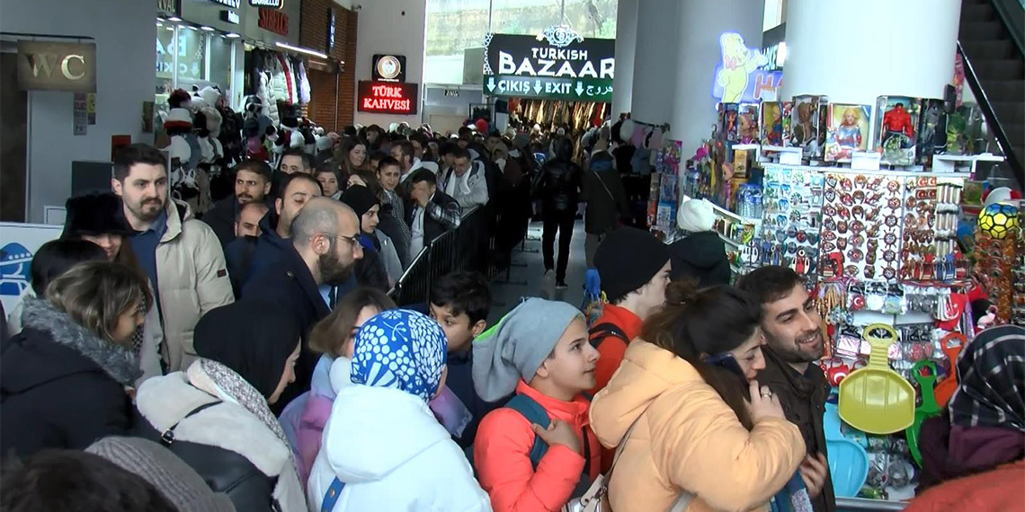 Uludağ'da teleferik sırasında 1 kilometrelik kuyruk oluştu
