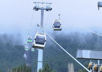 Uludağ'da teleferik sırasında 1 kilometrelik kuyruk oluştu