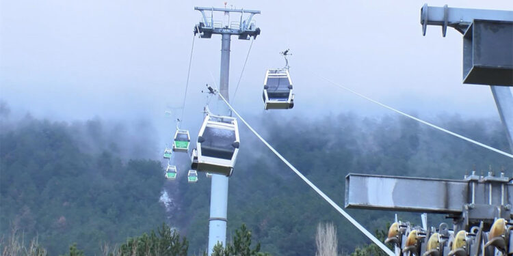 Uludağ'da teleferik sırasında 1 kilometrelik kuyruk oluştu