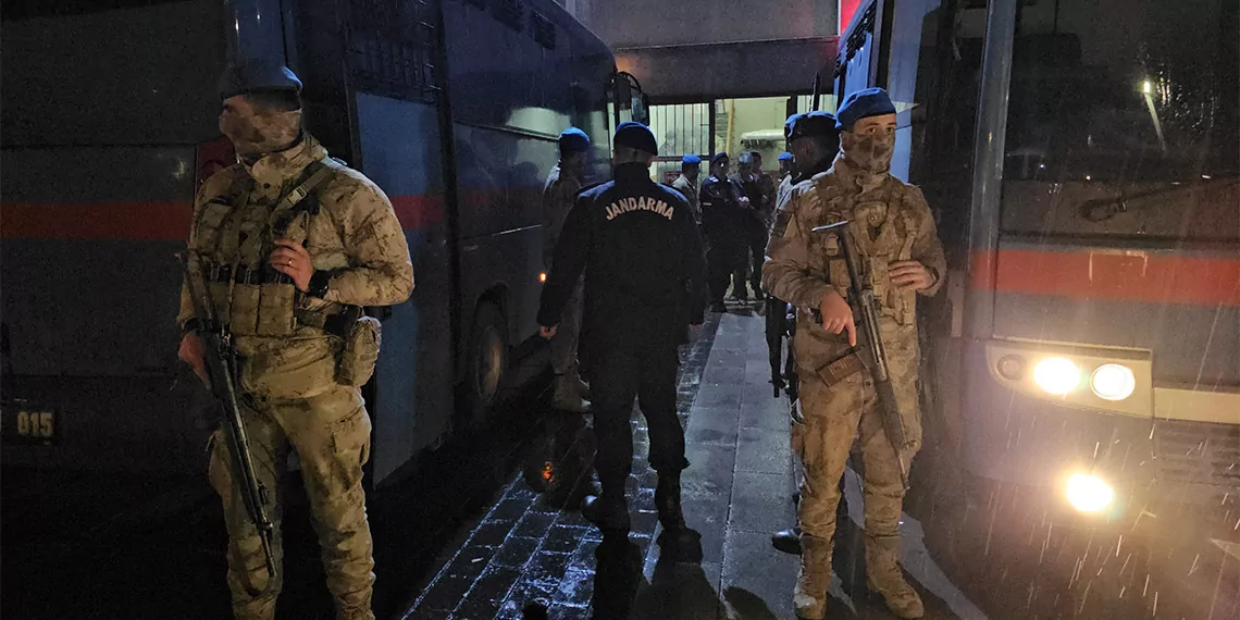 Uyuşturucu örgütü liderliğiyle suçlanan sanık, "hurdacılık torbacılığa daha ağır basar. Mesleğimin kazancı yerindedir. Uyuşturucu parasına ihtiyacım yoktur" dedi.