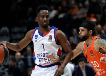 Anadolu Efes, Valencia Basket’e 93-88 mağlup oldu