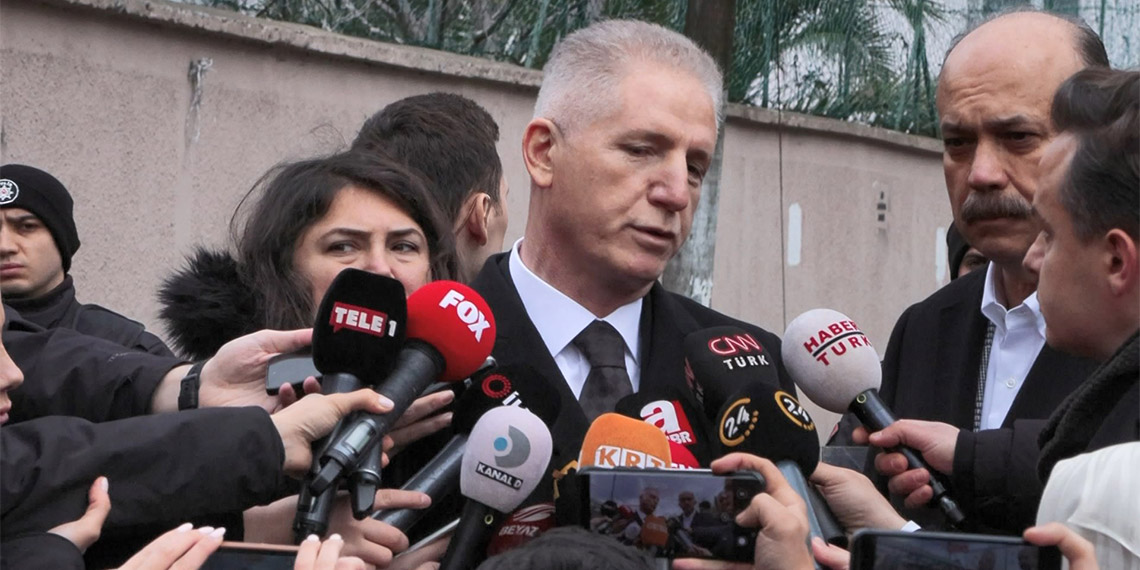 İstanbul Valisi Davut Gül, pazar ayini sırasında Santa Maria Kilisesi'ne yapılan silahlı saldırının ardından "Hepimizin başı sağ olsun. Bu menfur saldırıyı şiddetle kınıyoruz" dedi.