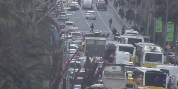 Vatan Caddesi'nde şüpheli çanta paniği