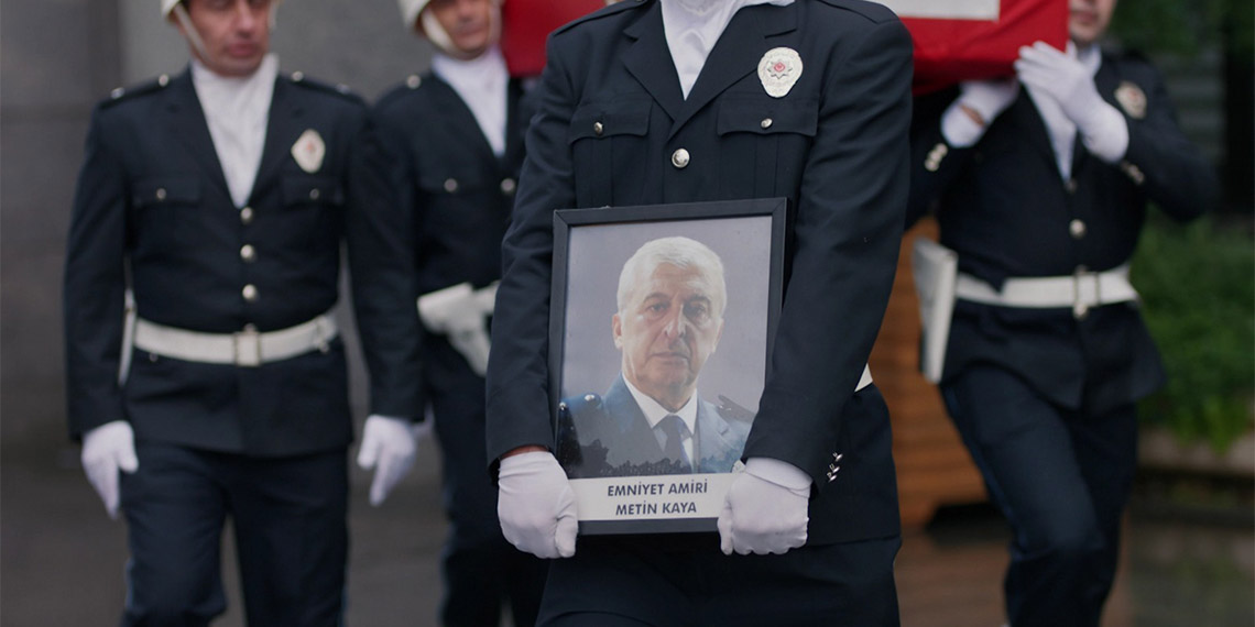 Her pazar akşamı Kanal D’de yayınlanan Yargı dizisinin son bölümünde Pençe- Kilit Harekatı Bölgesi’nde şehit düşen askerler için saygı duruşunda bulunuldu.