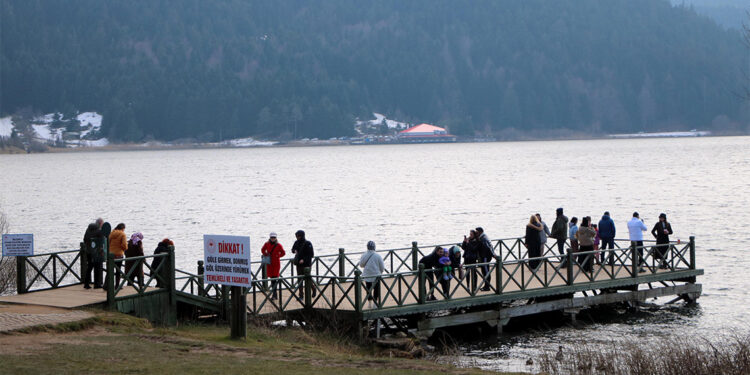 Yeni yılın ilk gününde Abant'a akın ettiler