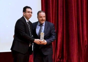 Prof. Dr. Cihangir Akgün'e 'Yılın Doktoru Ödülü'