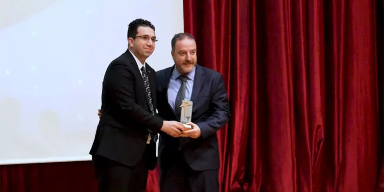 Prof. Dr. Cihangir akgün'e 'yılın doktoru ödülü'