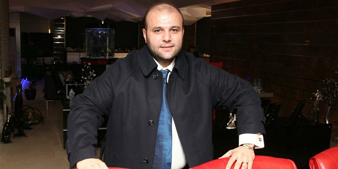 Aydın'ın Didim ilçesinden tekne ile denize açıldıktan sonra bir daha kendisinden haber alınamayan iş insanı Yasin Cinkaya'yı (47) arama çalışmaları sürerken, Yunanistan'ın Samos Adası'nda sahilde bir erkek cesedi bulundu.