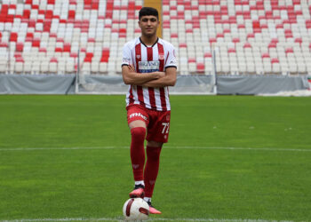 Yunus Emre Konak Brentford'a transfer oldu