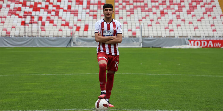 Yunus Emre Konak Brentford'a transfer oldu