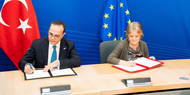 1 milyar avroluk desteğin 400 milyonu için imzalar atıldı