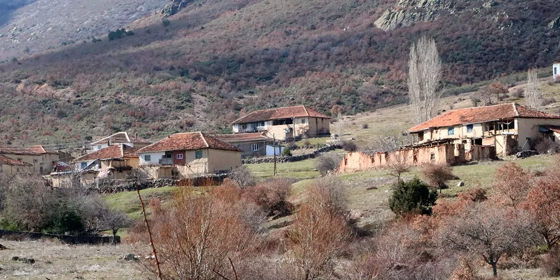 15 nüfuslu köyüne 7'nci kez muhtar adayı oldu