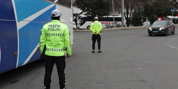 15 Temmuz Demokrasi Otogarı'nda emniyet kemeri denetimi