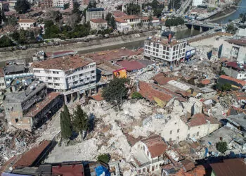 6 şubat depremlerini yaşayan 6 ilin nüfusu 307 bin 814 azaldı