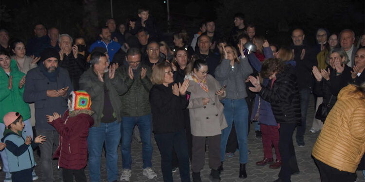 604 daireli site sakinlerinden 'usulsüz ihale' protestosu