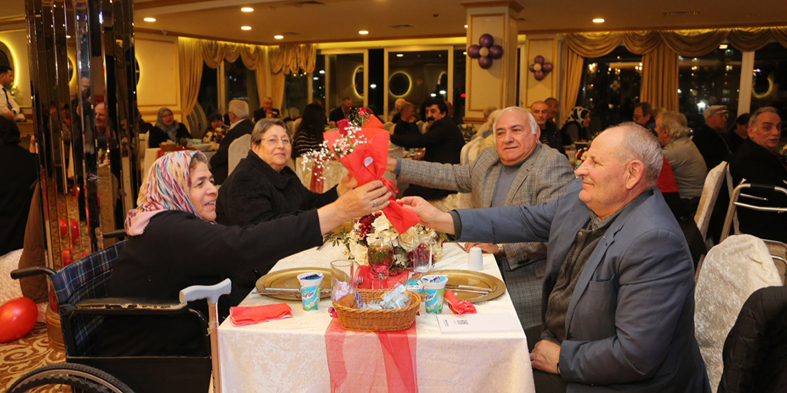65 yaş üstü evli çiftler, 14 Şubat yemeğinde buluştu