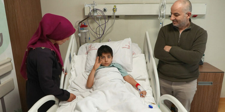 9 yaşındaki Harun'un bağırsağından 13 mıknatıs çıkarıldı