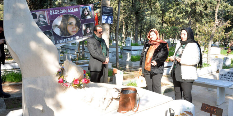 Özgecan Aslan ölümünün 9. yılında anılıyor