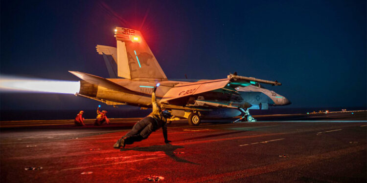 ABD ve İngiltere, Yemen'de Husileri hedef alan ortak saldırı düzenledi