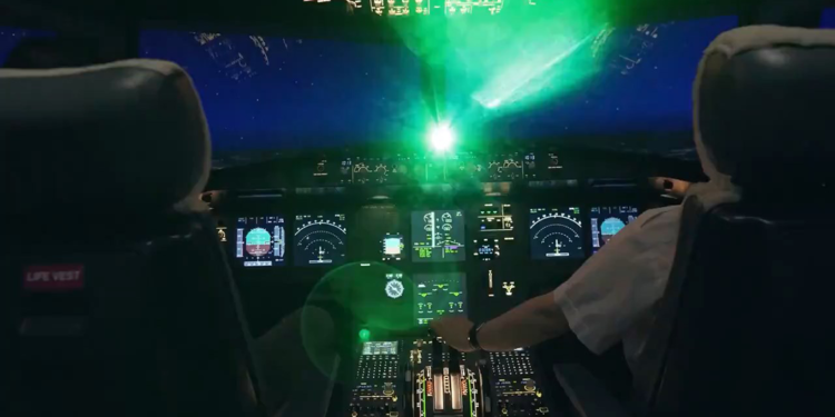 ABD'de uçaklara lazer tutanlarda yüzde 41'lik artış