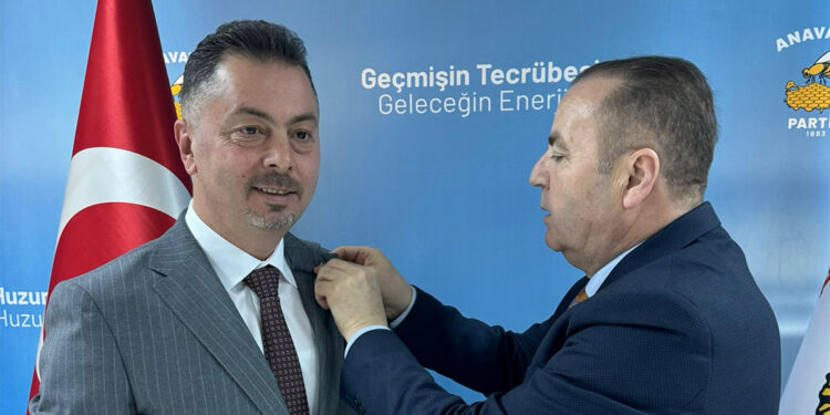 Umut Çınar Anavatan Partisi'nin İstanbul Adayı oldu