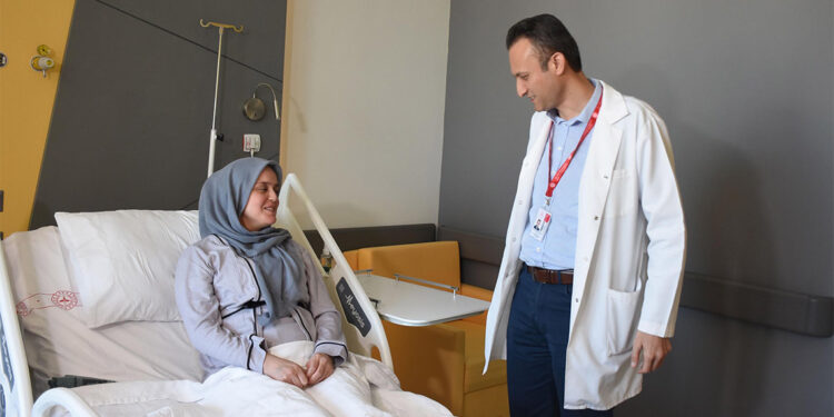 Anne karnındaki bebeğe kan nakli yapıldı