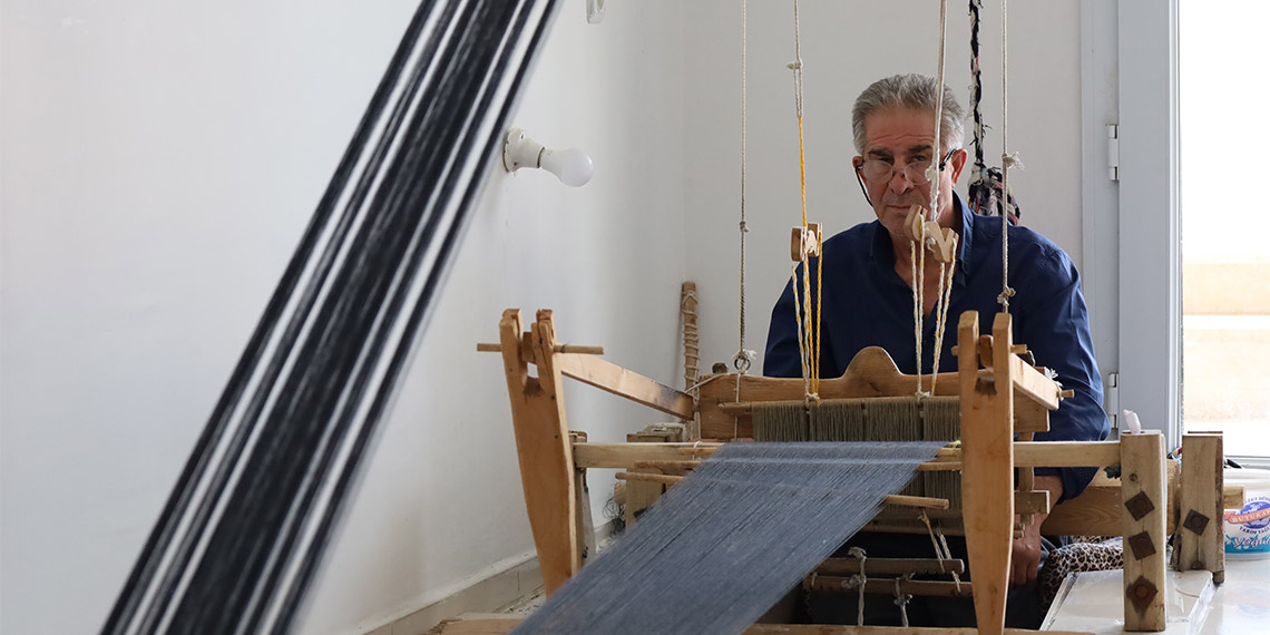 Fransa’daki ailesini bırakıp dönüş yaptığı köyünde evini onaran Yusuf Duran, Asuri geleneklerini yaşatmak için köydeki evini atölyeye çevirdi.