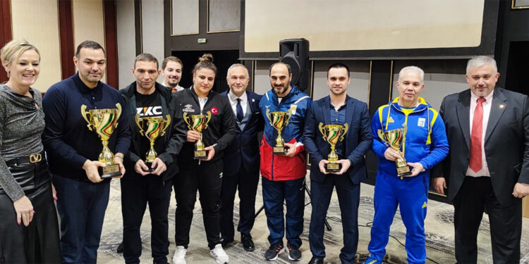 Avrupa Halter Şampiyonası'nda Türkiye kadınlarda ikinci oldu