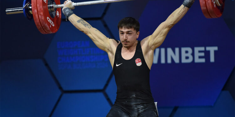 Muhammed Furkan Özbek ve Yusuf Fehmi Genç'ten 3 madalya