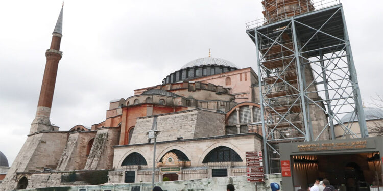 II.Bayezid Minaresi'nde restorasyon devam ediyor
