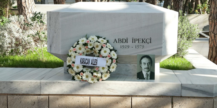 Abdi İpekçi ölümünün 45'inci yılında mezarı başında anıldı