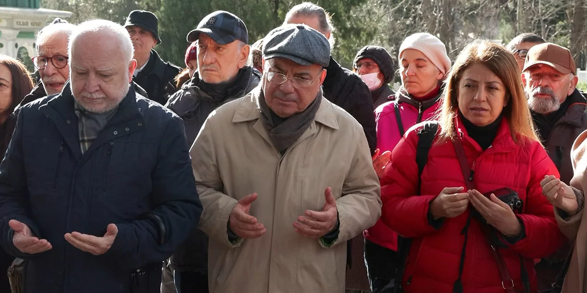 Abdi i̇pekçi ölümünün 45'inci yılında mezarı başında anıldı