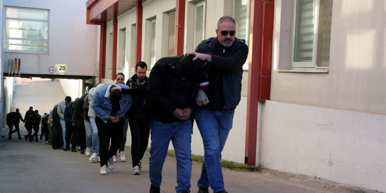 Adana'da 'Sibergöz-21' operasyonunda 21 tutuklama