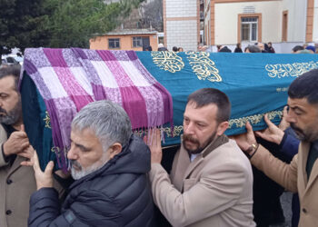 Ahmet Kaya'nın abisi Mustafa Kaya toprağa verildi
