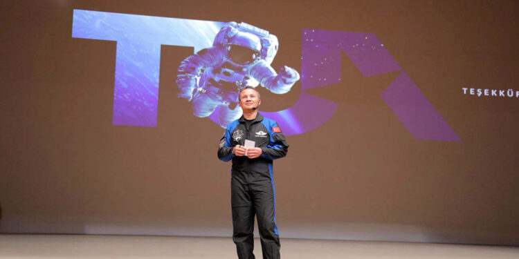 Alper Gezeravcı Gaziantep’te gençlerle bir araya geldi