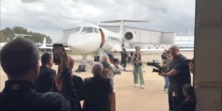 Alper Gezeravcı ailesi tarafından karşılandı