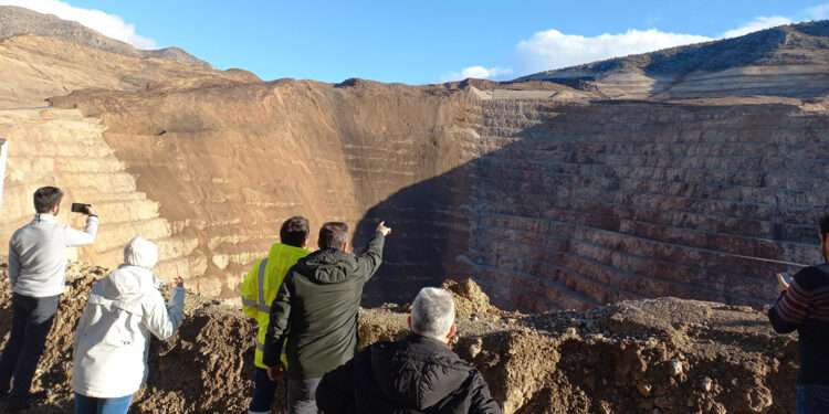 'Altın madeninde 'liç yığını' aşımı felaketi getirdi'