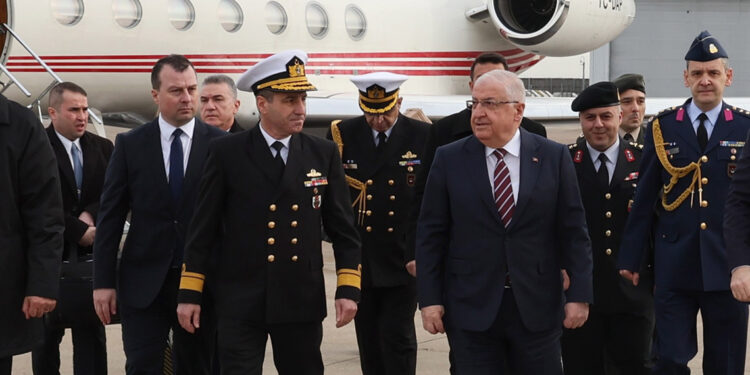 Ankara Bakan Güler İngiltere'ye gitti