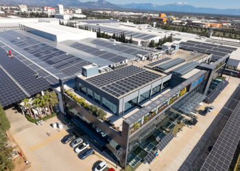 Antalya'da 70 fabrika çatısı elektrik üretiyor