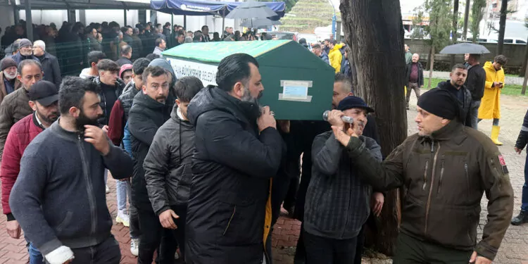 Antalya'da sağanakta ölen sürücü toprağa verildi
