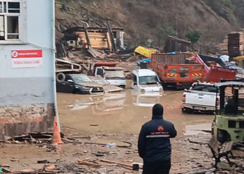 Artvin'de selin hasarı, gün ağarınca ortaya çıktı