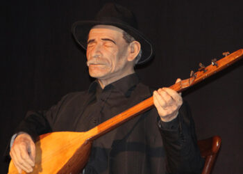 Aşık Veysel'in insansı robotu, öğrencilere konser verdi