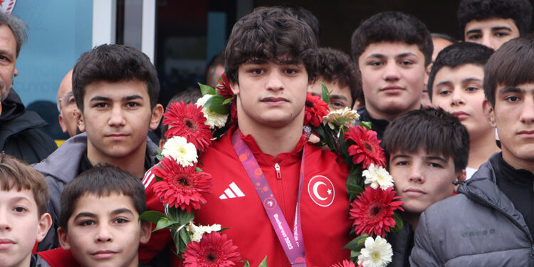 Avrupa şampiyonu Alperen Berber Samsun'a geldi