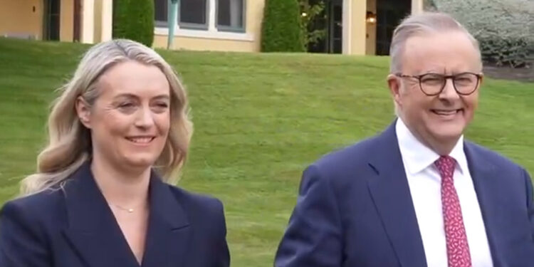 Avustralya Başbakanı, sevgilisine evlenme teklif etti